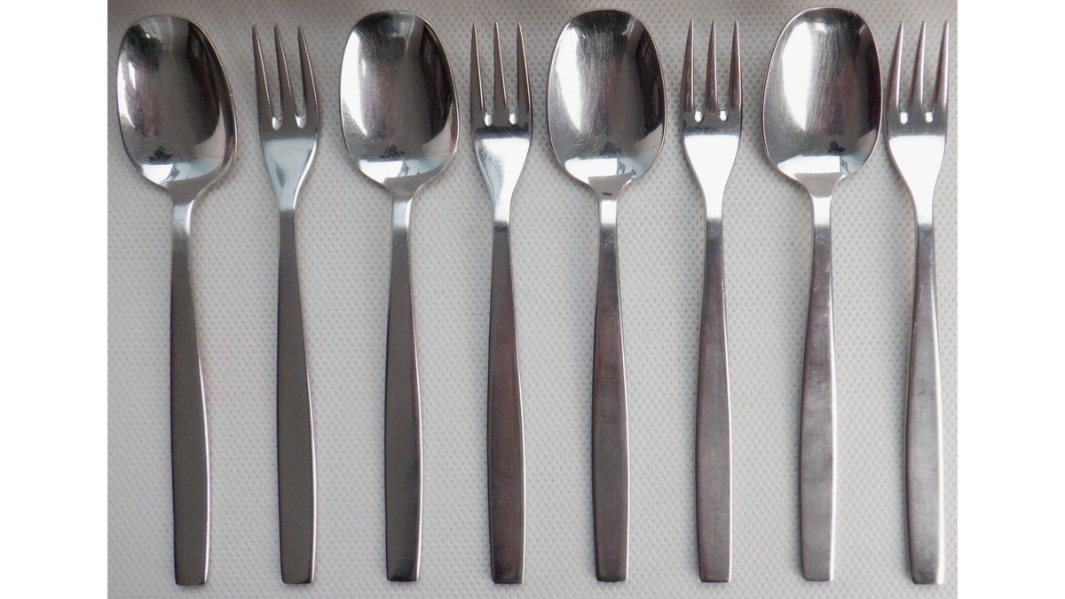 4 vintage Viners Chelsea stainless steel dessert forks & spoons. 🍰 🛒 ebay.co.uk/itm/1755683055… #Vintage #Viners #VintageCutlery #1970s #VintageFind #FollowVintage #eBay