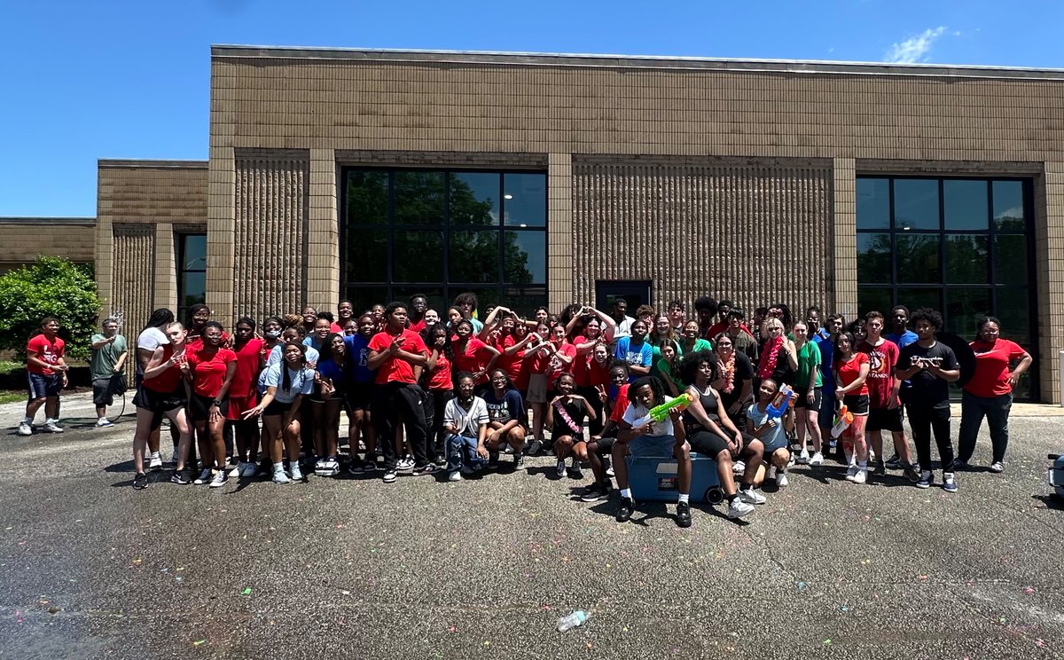 @JCM_ECH’s Field Day 2024 was a blast! Thank you to Mr. Sparks and Mr. and Mrs. Katras for planning full day of fun activities! It was a great way to cap off Senior Week! #ECHfamily #BestintheWest #JMCSS #BBAM