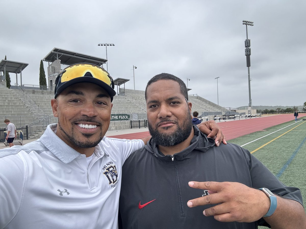 Great day today my College roommate @TevitaLose came thru from @GoAztecs to visit today! Family!!! @dnhsFB