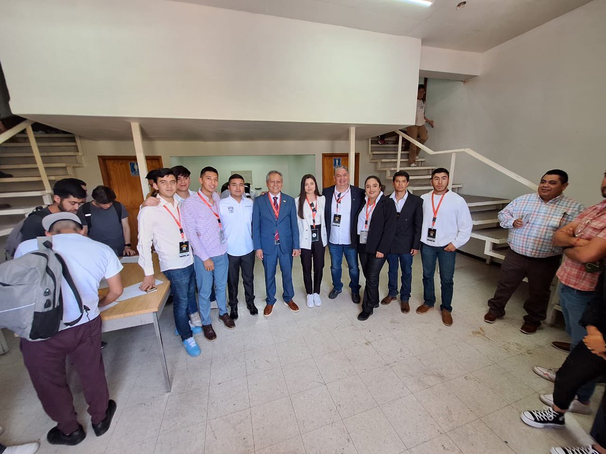 Un gusto platicar con estudiantes de Ingenieria Civil de la Universidad de Zacatecas compartiéndoles mi experiencia en la construcción de la carretera Durango-Mazatlan y el puente Baluarte, evento promovido por <a href="/AMIVTACmx/">AMIVTAC</a> delegación Zacatecas
<a href="/FEMCIC1/">FEMCIC, A.C. Oficial</a> <a href="/PIARC_Roads/">WorldRoadAssociation</a>