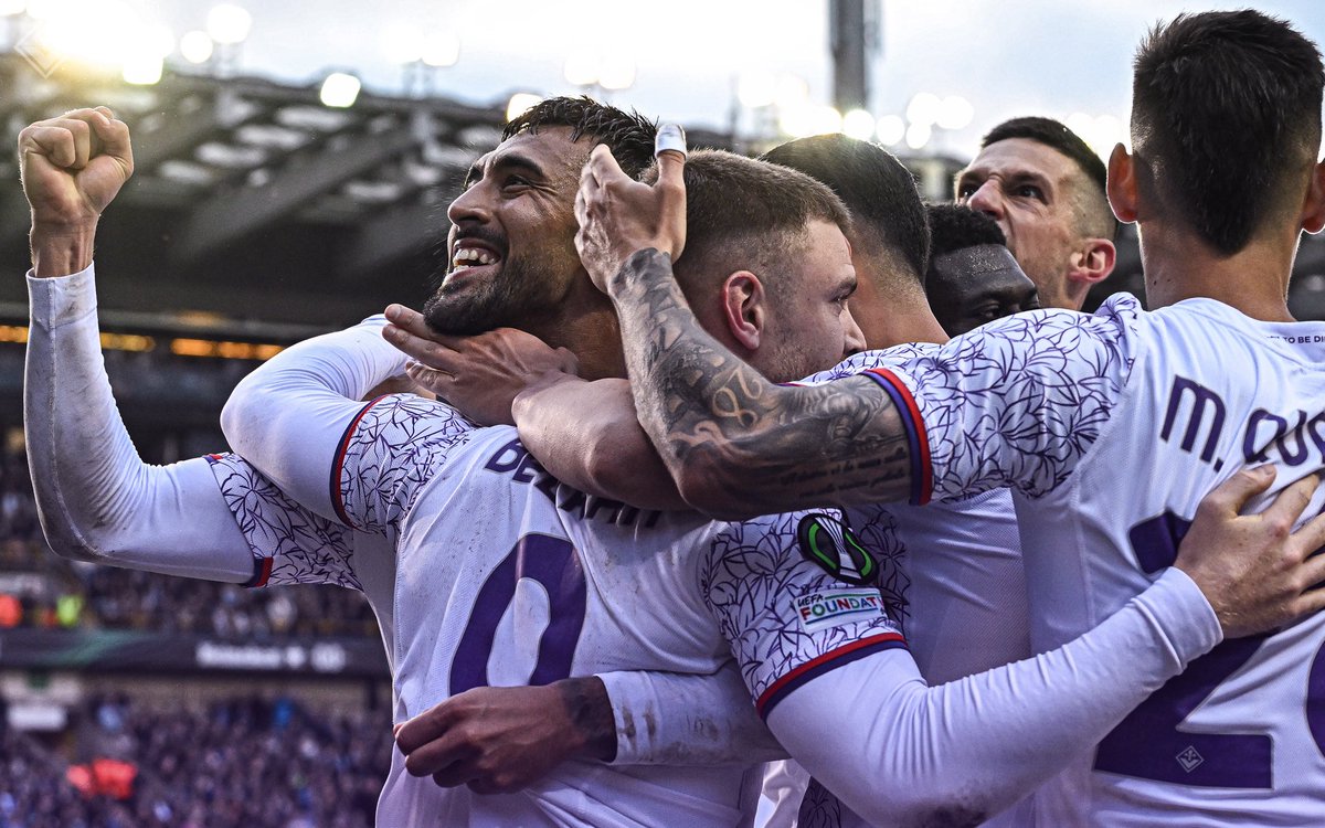 Olympiakos, Aston Villa'yı ilk maçta 4-2 rövanşında ise 2-0 mağlup ederek toplamda 6-2'lik skorla Aston Villa'yı eledi. Konferans Ligi'nde finalin adı Olympiakos - Fiorentina oldu.