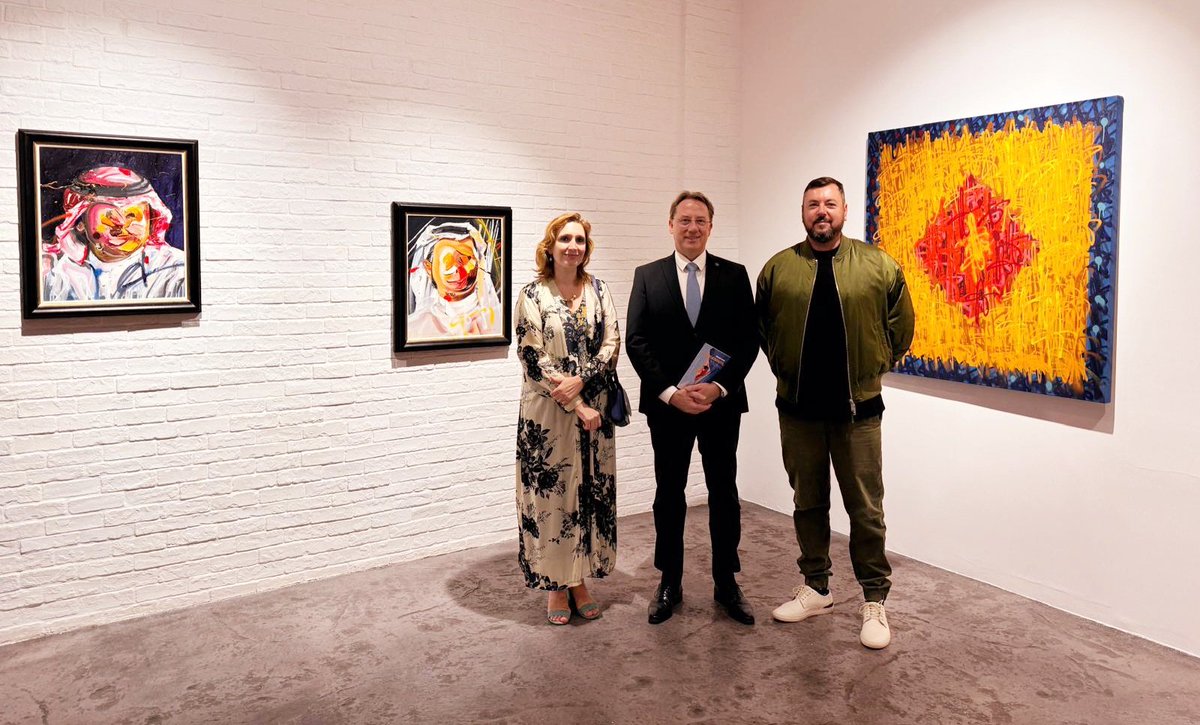 ludovic_pouille's tweet photo. Discovering the superb exhibition by artist @franssmitart at the #LIFT gallery in Riyadh. A magnificent reinvention of the art of portrait, inspired by Saudi Arabia! https://t.co/DeKku1sUze