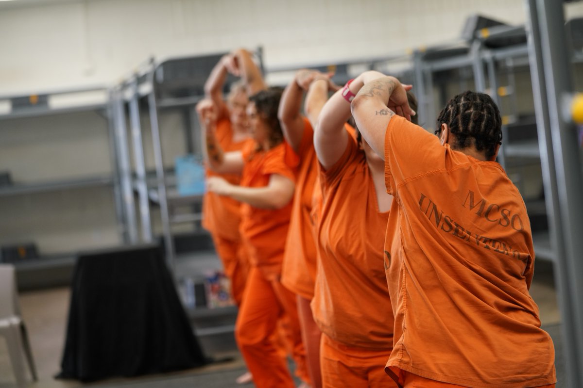 Journey Home is an intensive four-week program designed to raise the awareness and consciousness of incarcerated women through creative writing, expressive movement, storytelling and visual arts. Read more on @asunews: ow.ly/OXLF50RAU7t