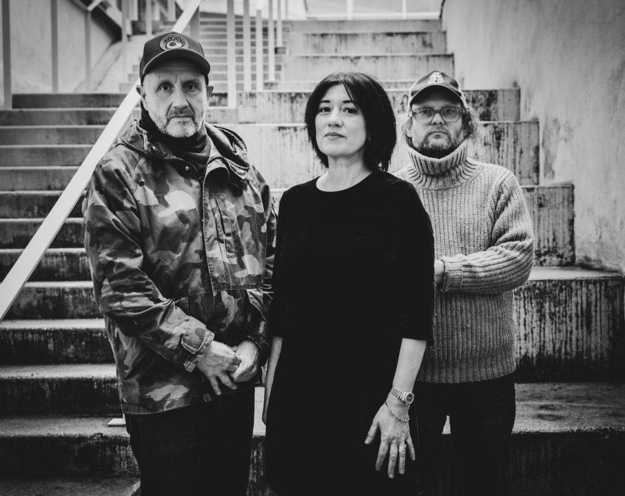 The Miki Berenyi Trio, fronted by Miki Berenyi of shoegaze stars Lush, have released their first official single - check it out here: classicpopmag.com/2024/05/introd…