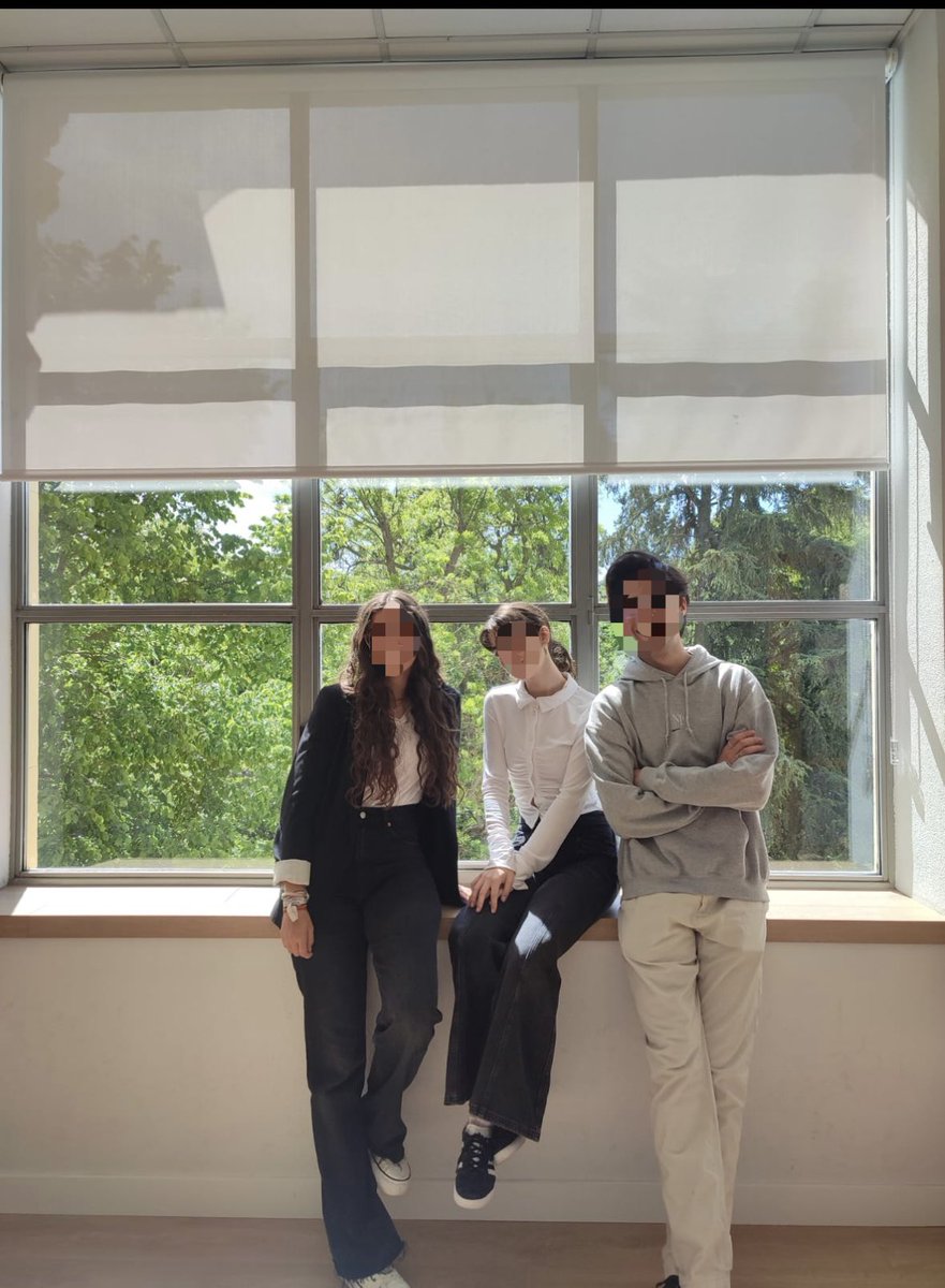 Ayer nuestr@s
alumn@s de 4ESO
acudieron al Torneo de Debate organizado por
<a href="/DebateTrivium/">TRIVIUM: Escuela de Debate y oratoria</a> y la
<a href="/uneduni/">duniune</a> . Y aunque no pasamos a cuartos, lo hicieron fenomenal.¡Para nosotros son inspiración!