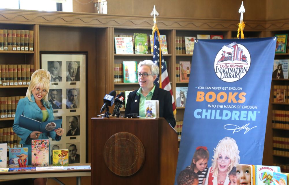 It was so exciting to announce that Oregon will be expanding @dollyslibrary statewide. Soon, kids from ages 0-5 in every zip code of this state will have access to this amazing program!