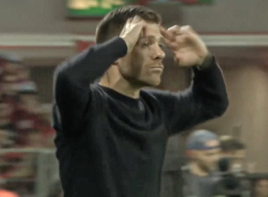 Pesgrau's tweet photo. Ele fez de novo, o Leverkusen de Xabi Alonso não sabe perder, 49 jogos invictos, A MAIOR INVENCIBILIDADE DA HISTÓRIA DO FUTEBOL EUROPEU, HISTÓRICO!

Pra completar o Bayer Leverkusen ta na final da Europa League.🔥 https://t.co/VMQvjElcU1