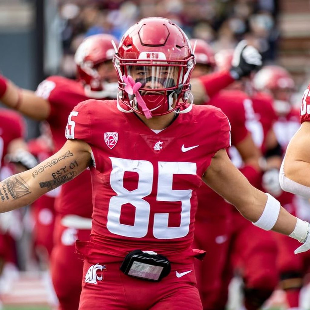 After a great conversation with @WhitworthN, I am blessed to announce that I’ve received an offer to play at Washington State University!!! #gocougs @WSUCougarFB @MVNighthawkFB @GregBiggins @alecsimpson5 @adamgorney