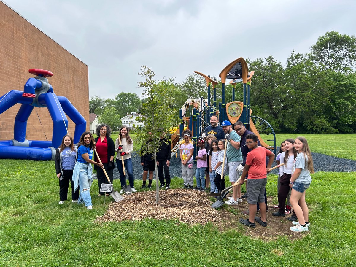 Today we made history! For the first time, Boys & Girls Clubs across Indiana came together for a statewide initiative to plant over 120 trees, honoring our commitment to providing strong roots in the community. Let’s grow together! #PlantingHope #BGCIndiana #DayofService