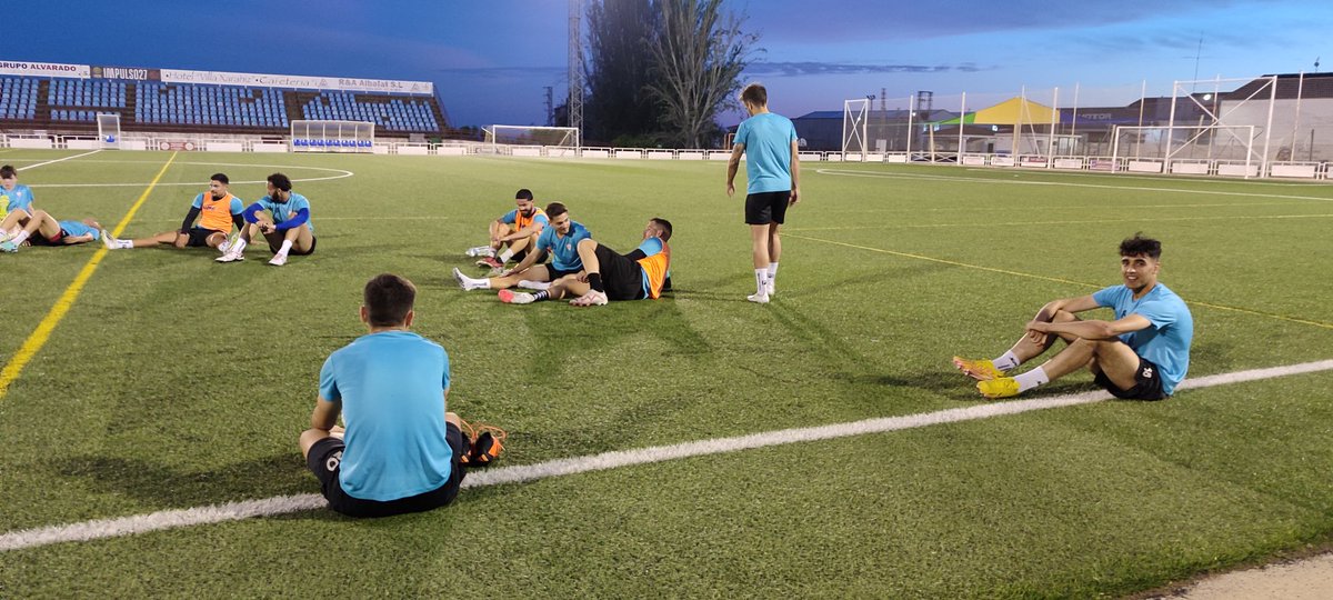 Otro Jueves que nos cargamos, el último de la temporada 23/24. Y estos chicos siguen entrenando como el primer día, no bajan la guardia!!! 🌶️🌶️🌶️❤️💙⚽