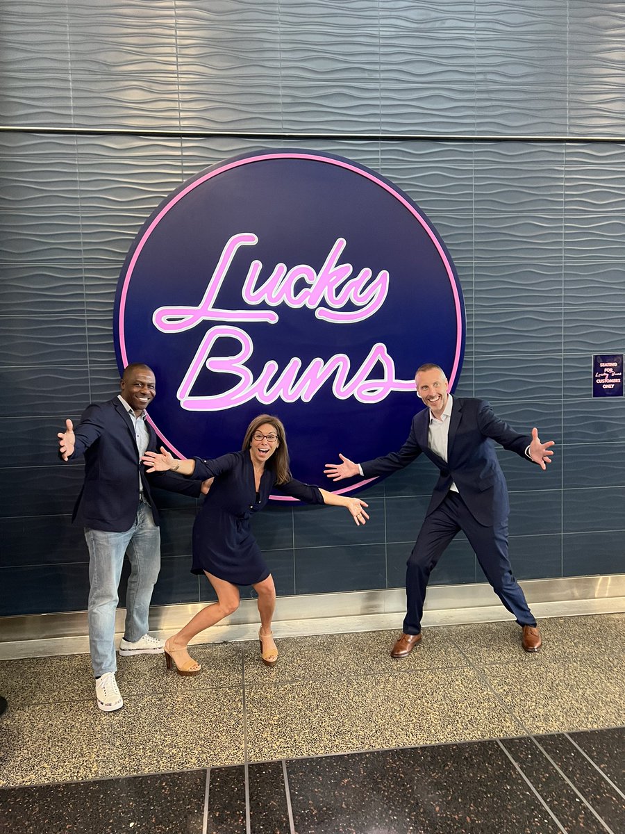 raymickens24's tweet image. In the Capital City today to open a local concept called Lucky Buns… If you are ever flying through DCA, please stop by and try the Tiger Hot.!!
Always great to spend time with a mentor and DC’s finest Darrell Green #28 HOF