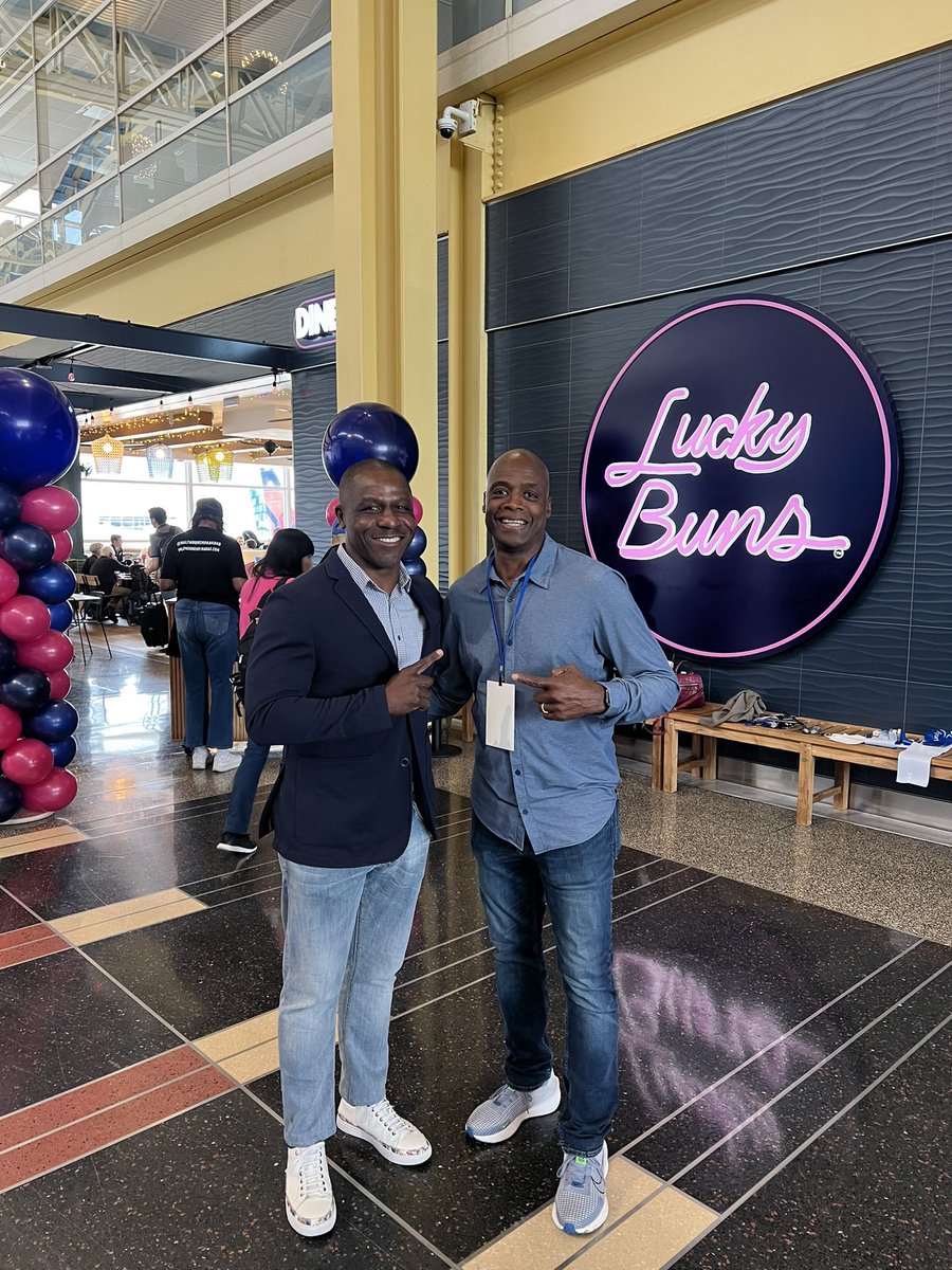 raymickens24's tweet image. In the Capital City today to open a local concept called Lucky Buns… If you are ever flying through DCA, please stop by and try the Tiger Hot.!!
Always great to spend time with a mentor and DC’s finest Darrell Green #28 HOF