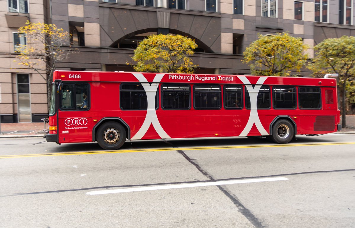 🚨Twenty bus routes will be detoured or experience standing delays on Saturday, May 11 from about 9am-3pm for @openstreetspgh. 🔗: rideprt.org/inside-Pittsbu…