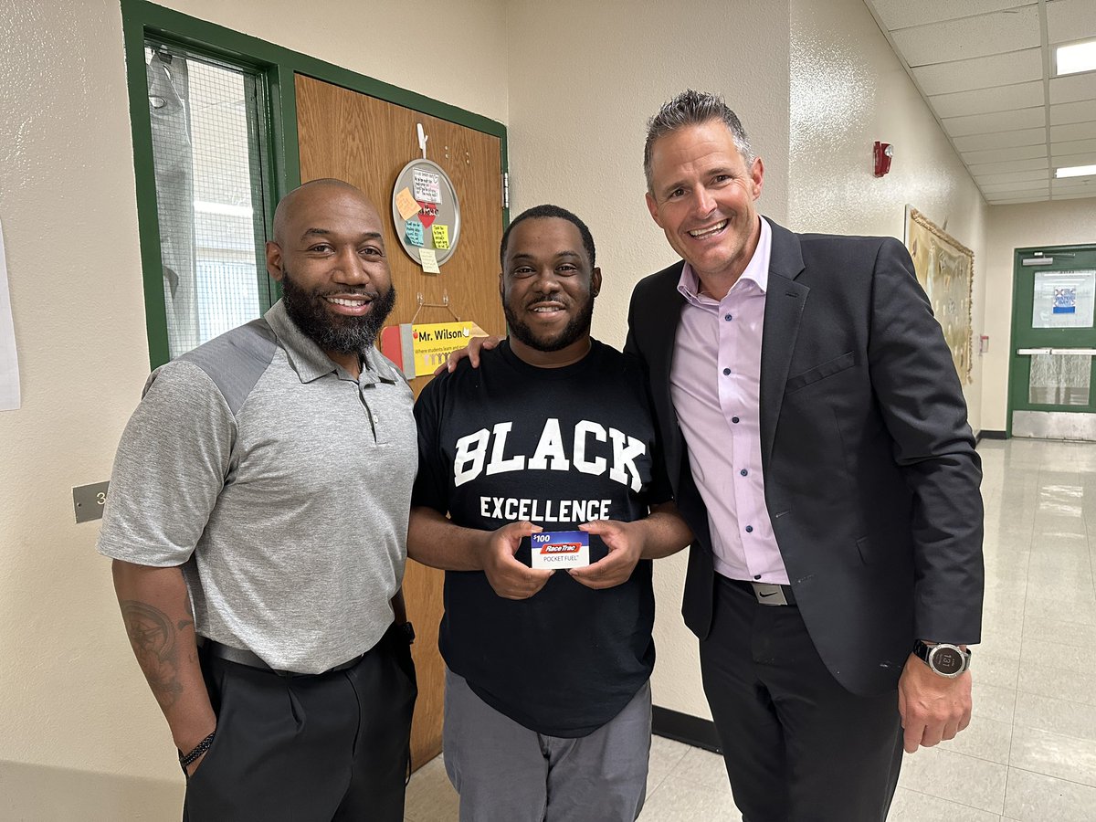 Thank you to Dr. Berry, Principal Johnson, and Principal Jackson for your help in spotlighting these educators! Also, we’d like to give a shoutout to @RaceTrac for gifting us $100 gift cards for our teachers.