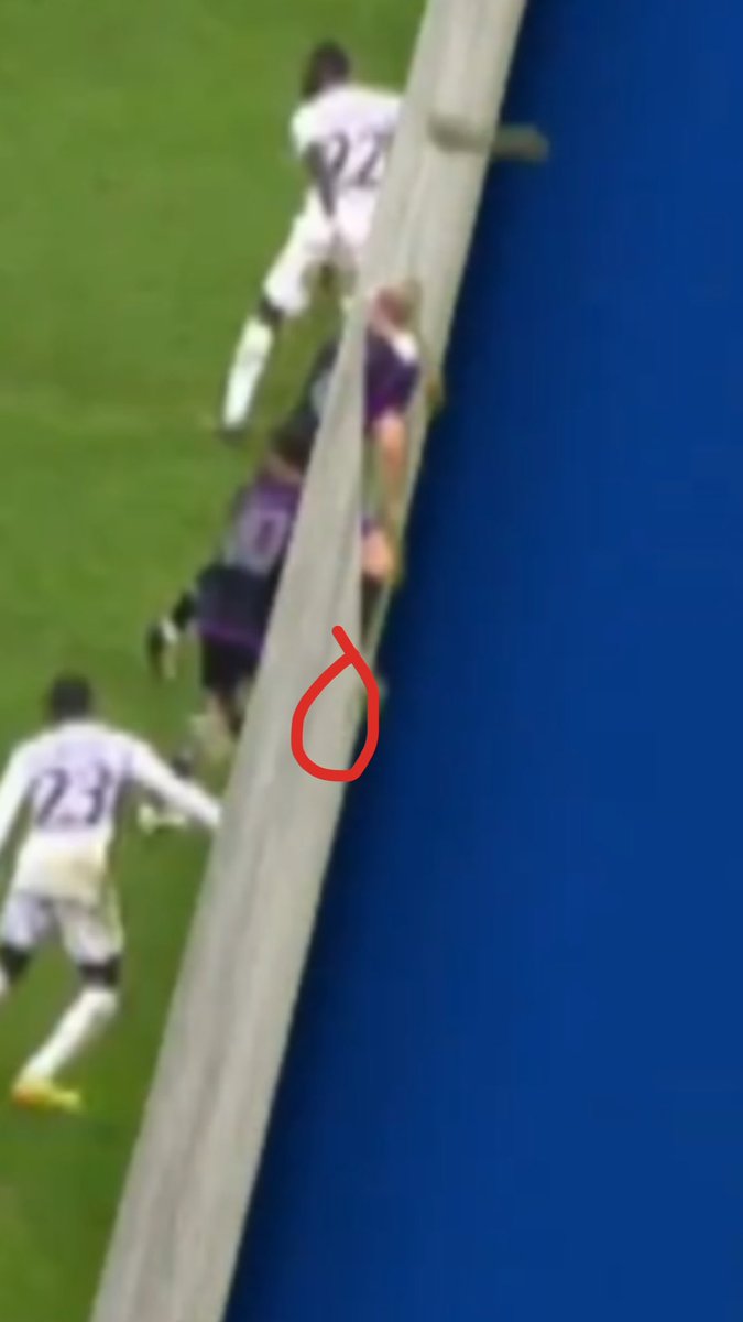 TheBrayns's tweet photo. @Tunnykvng @FabrizioRomano Here's your replay. The thin black line in the red circle is Mazrouis knee crossing. https://t.co/vX3cimtUKp