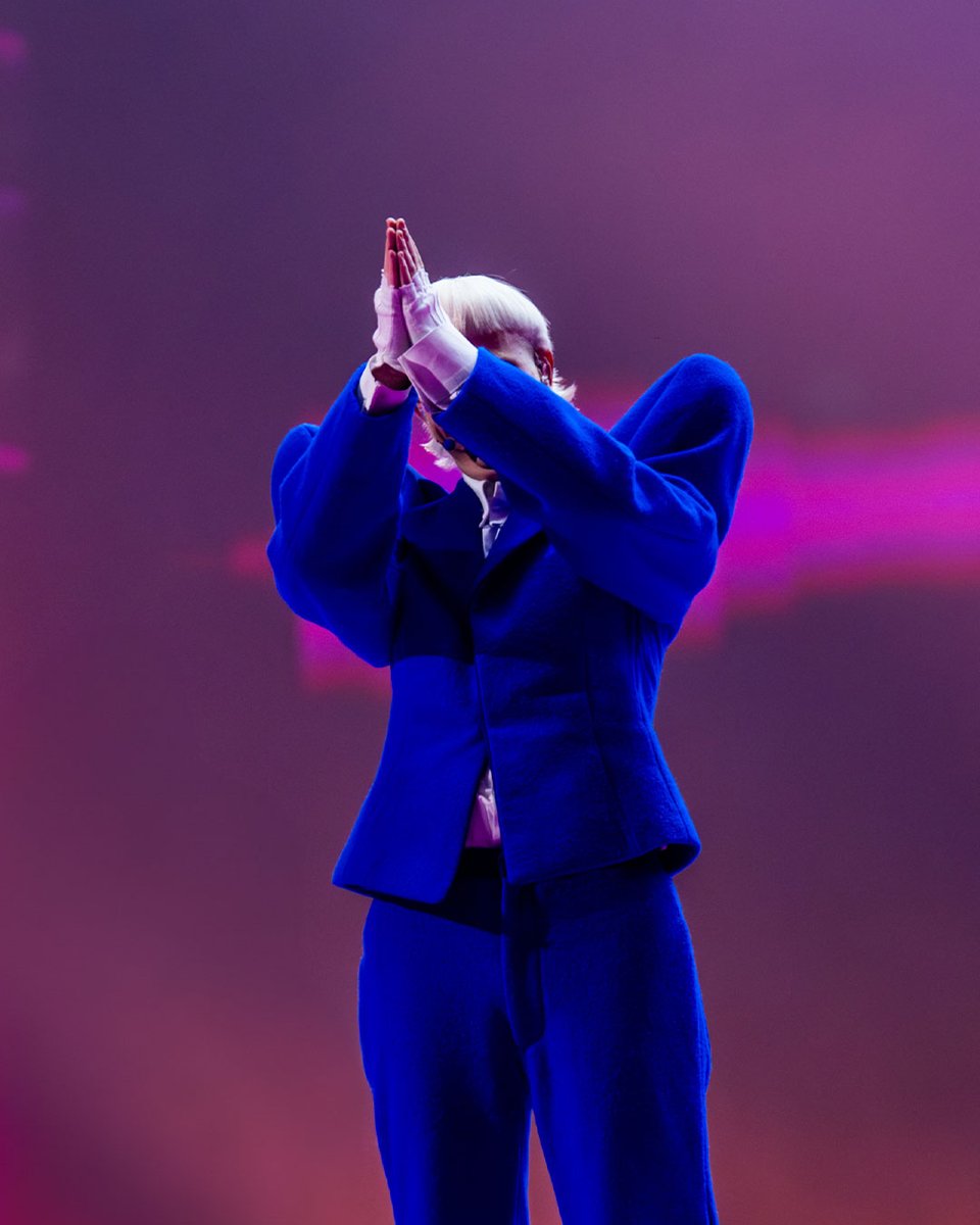 We zitten erbij! Op naar de finale op zaterdag 11 mei! #EUROPAPA! #songfestival