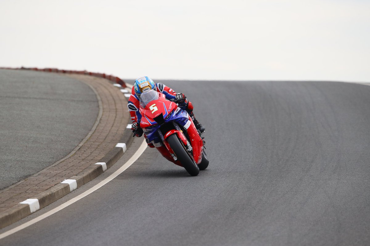 Not a bad day at the @northwest200 office 🏆 Full race report 👉link.honda.racing/UrAG #HondaRacing #Fireblade