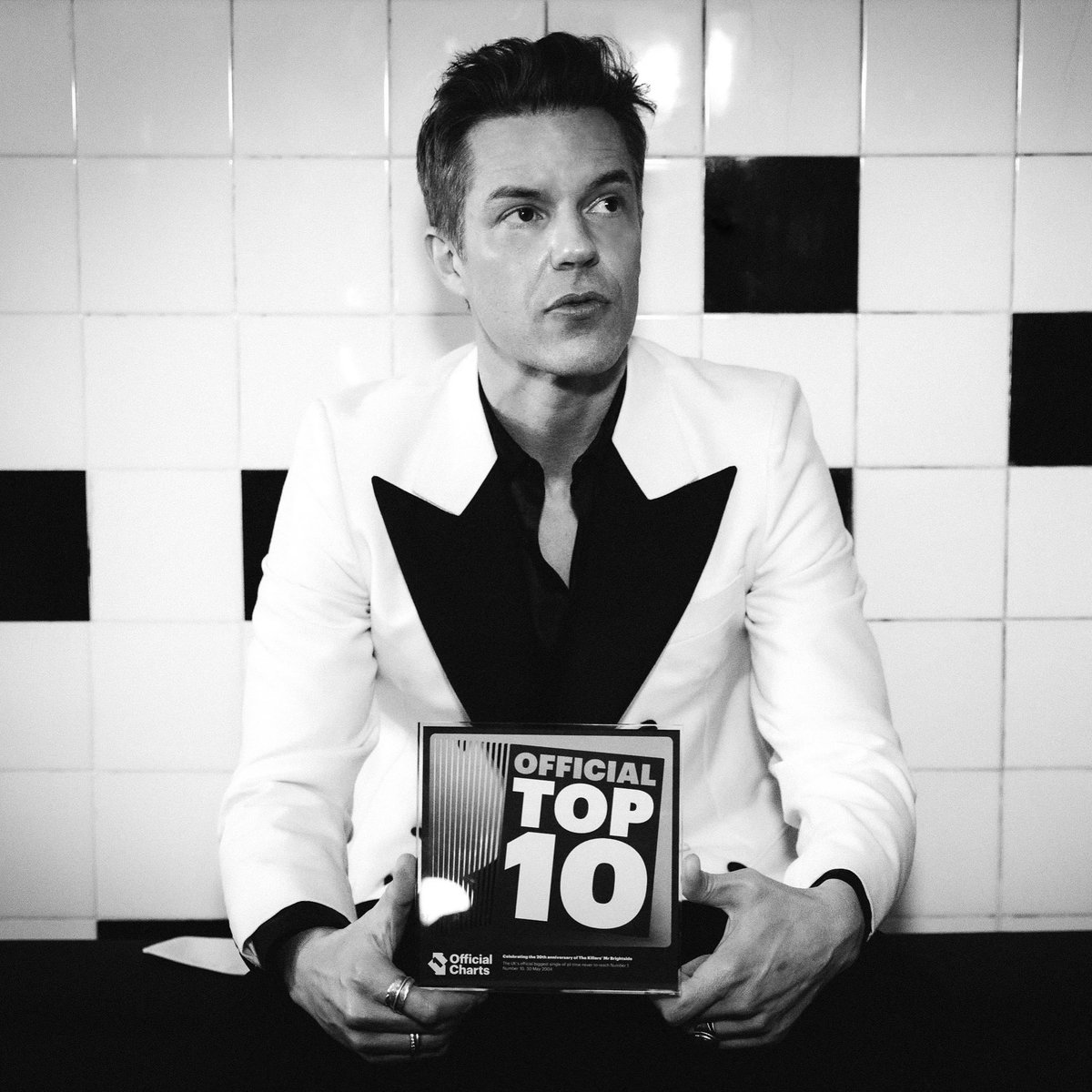 20 years after its first chart appearance, @thekillers’ Mr Brightside has officially been crowned the UK’s biggest single of all time yet to reach Number 1! To celebrate, @officialcharts presented @BrandonFlowers with an Official Top 10 Award 🔟🏆