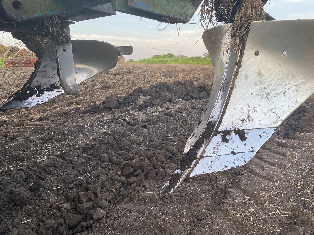 Making beds 🥔. To make the beds we use this implement “the Ridgers” has “furrows” like a plough but there angle in different directions to push the soil in to a mound to create the bed and two half beds that gets make in to a full bed when we return back down the field 🛌 🥔