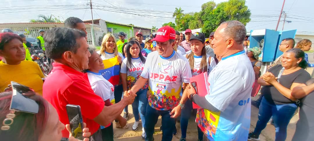 Desde el altar de la patria le decimos a nuestro presidente @NicolasMaduro que las UPPAZ están listas para preservar la paz de nuestro país de la mano con nuestro alcalde @comandosergioh 
#GestiónSergioHernández 
#NicoEsUnDuro