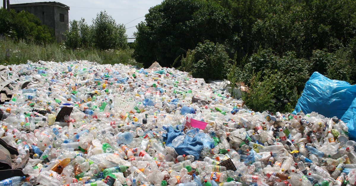 UNDP's tweet image. DYK the 🌎 produces 430 million tons of plastic per year?

Since 2022, there have been 4 meetings of the Intergovernmental Negotiating Committee to reach a global #PlasticsTreaty.

Here's a recap of #INC4 held recently in Canada: go.undp.org/Zpm

#BeatPlasticPollution