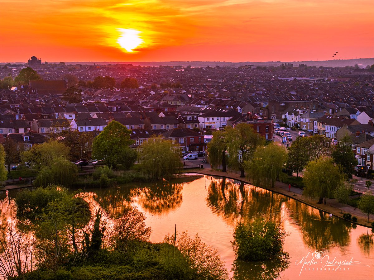 Beautifull sunset over Baffins Pond an Portsmouth #portsmouth #pompey #baffins