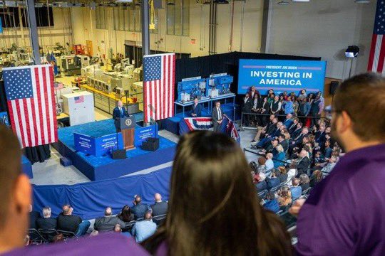 #VoteBlue #VoteBidenHarris #wtpBLUE WE THE PEOPLE   El Presidente Biden viajó a Racine, WI, esta semana para anunciar un nuevo centro de datos que abrirá Microsoft. Microsoft está invirtiendo 3.300 millones de dólares para construir el centro de datos que operará algunos de los…