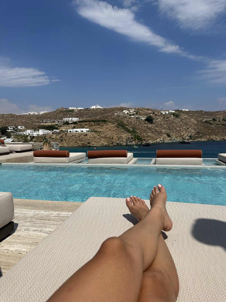 In need of another relaxing vacation funded by you losers. Mindlessly open your wallet and make it your life’s purpose to make me happy. 

goddess findom femdom feetsub foot worship brat cashcow luxurydom findomdrain moneyslave humanatm