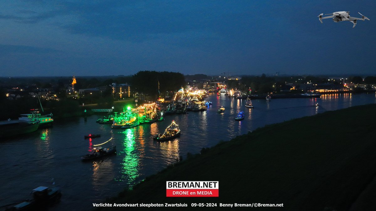 Foto's online en straks de video --> Verlichte avondvaart Sleepbootdagen Zwartsluis breman.net/verlichte-avon…