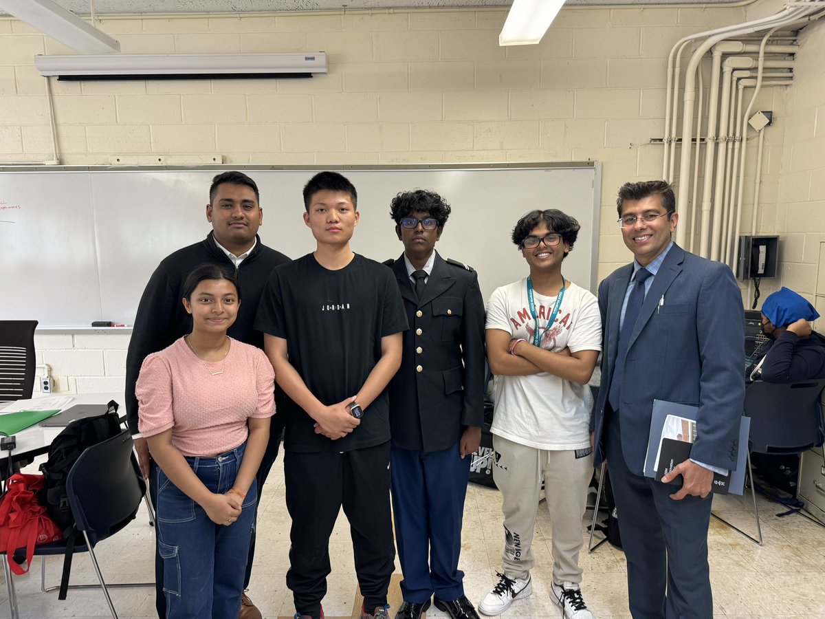 @EdisonCTE welcomed Satyen Bora as our 'Principal for a Day.” Our students gained a unique perspective on what it takes to succeed in today's fast-paced technological landscape. We thank Satyen and @pencilorg for facilitating such a rewarding experience. @QSHSDISTRICT @Dr_JVanEss