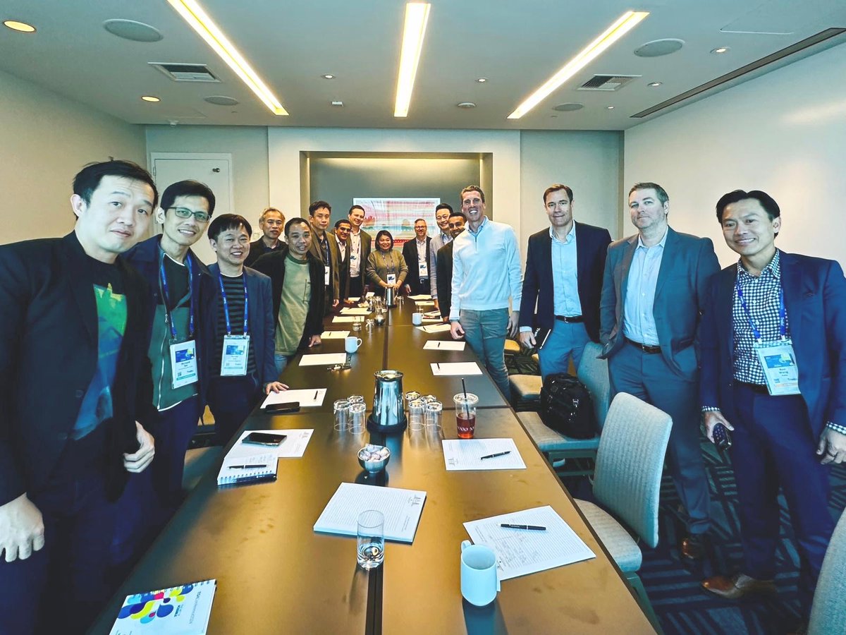 It was a pleasure meeting with customers like @GovTechSG this week. Hearing feedback and connecting in person is priceless. Thank you for taking the time to meet at #RSAC!