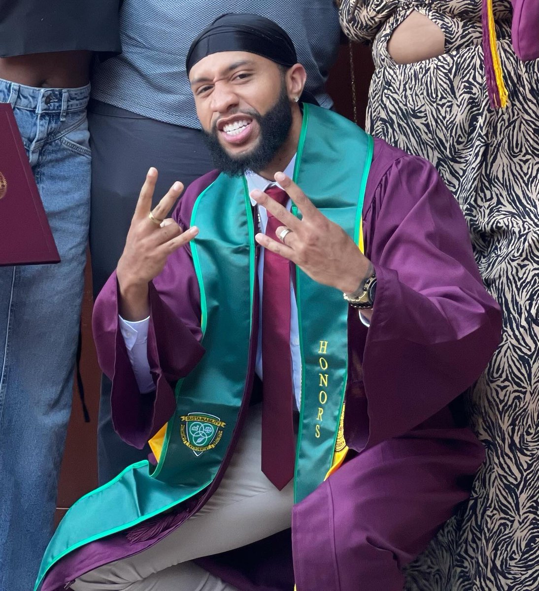 Yall mind if i post a lil #tbt ? Always wanted to post this picture had to wait till i get a job first 😅😂 #graduationseason #ASU #mastersloading 📚🎓