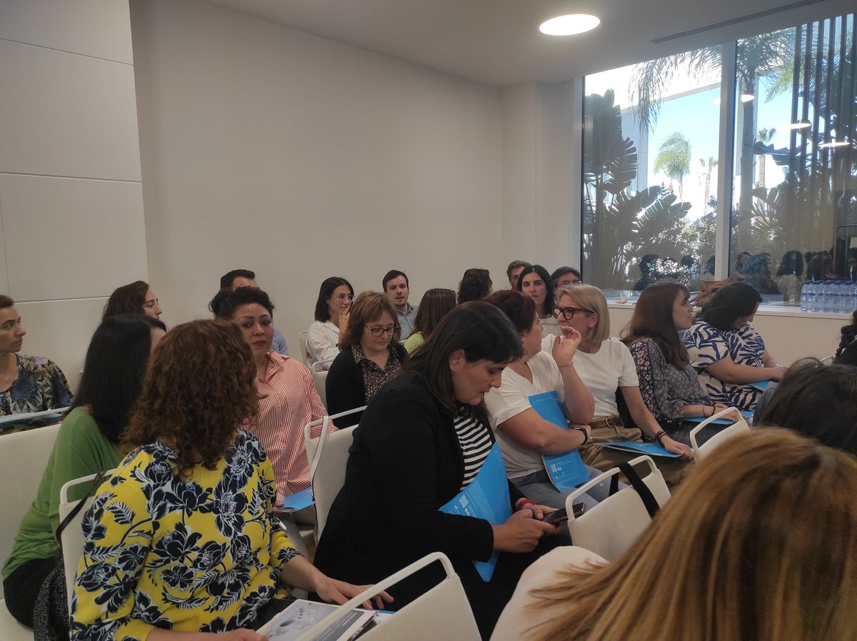 mgtvalles's tweet photo. Formant-nos en intestí neurògen un grup de l'equip mèdic i d'infermeria d'@IGuttmann. Una tarda profitosa, agradable i divertida. https://t.co/EmqCJqQiJB