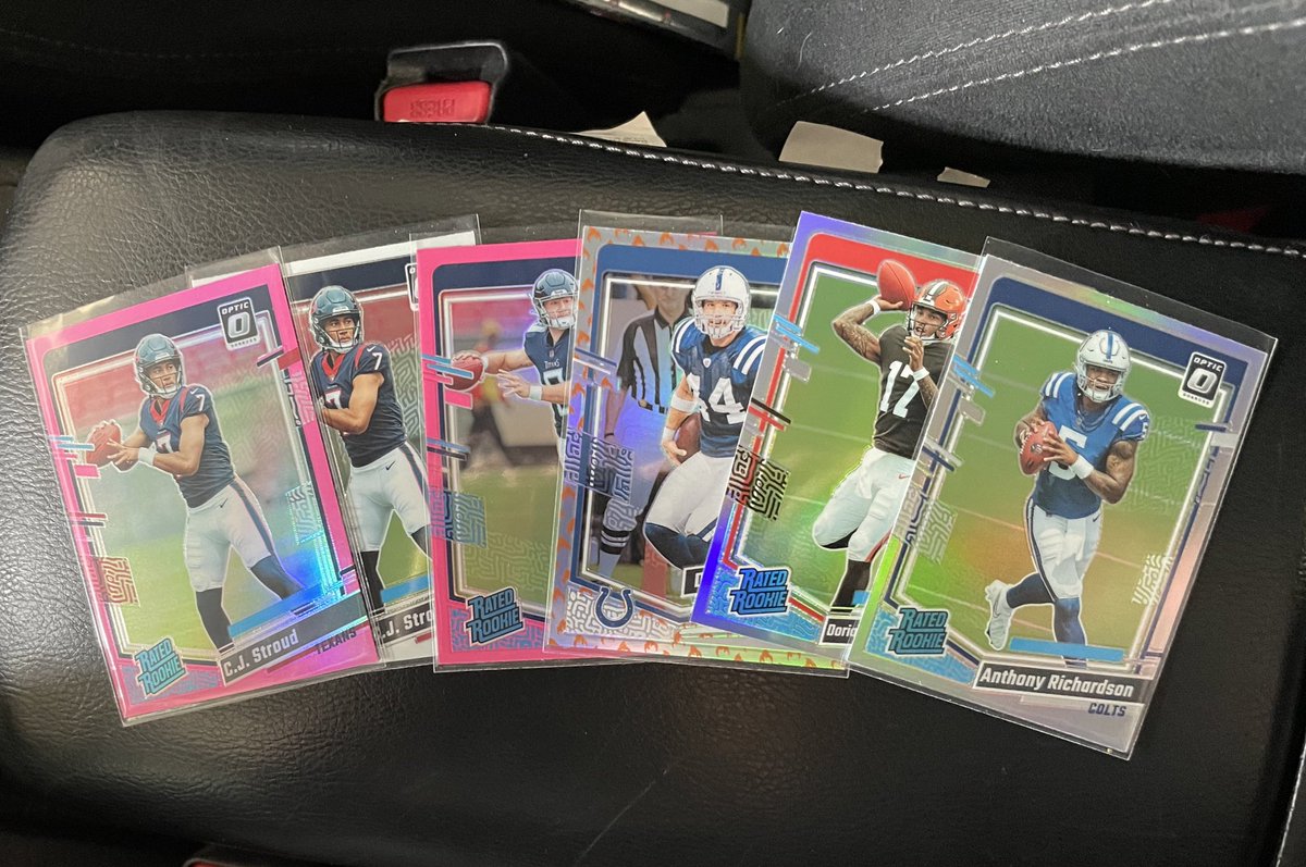 StackPg's tweet image. Decent little car rip from a Barnes and Noble haul of blasters @CardPurchaser