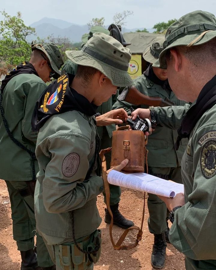 umbv_einf's tweet image. 🇻🇪 ¡La @einf_umbv recibe Hoy a los #cadetes de la @umbv_fanb.!
PCMC-2024

&quot;EL ESEQUIBO ES NUESTRO&quot;

¡ALMA DEL ARMA Y ANTORCHA DEL EJÉRCITO!

#FANB#UMBV#EINF#CADETES#MANIOBRAS#PAO2024