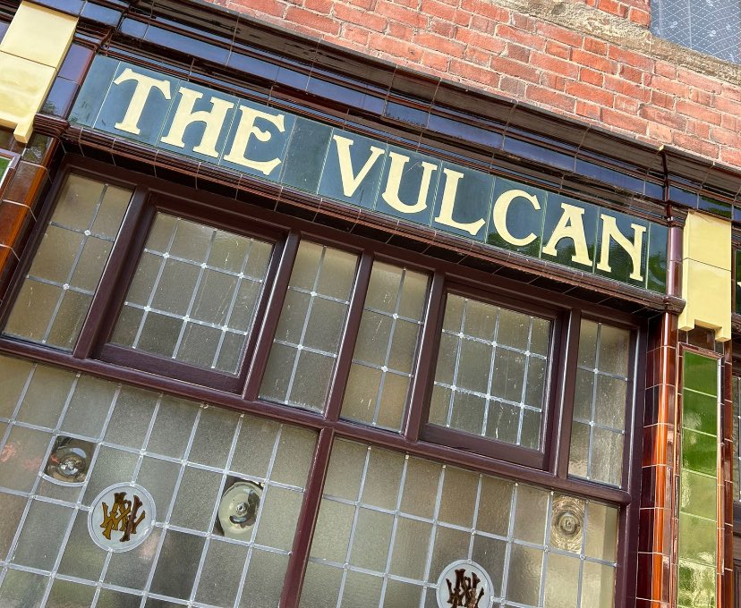 Delighted to be invited to the official opening of the Vulcan Hotel @StFagans_Museum 

Admirable how this building has been built back to its original glory of 1915. 

Amazing to spend some time with Mr Wales himself @IanGwyn No better company while absorbing @Cymru Culture. 🏴󠁧󠁢󠁷󠁬󠁳󠁿