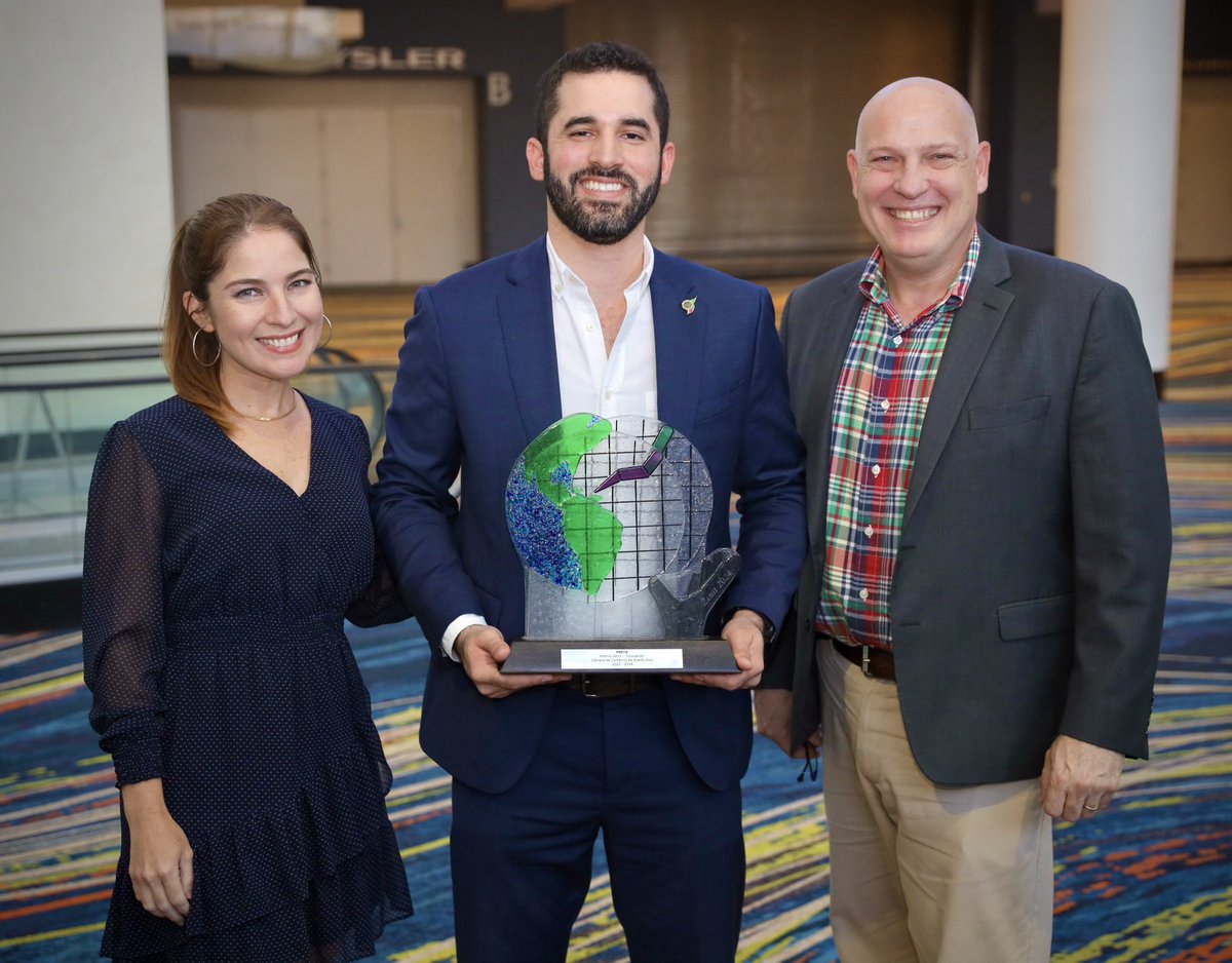 Ayer @pritsgov fue reconocido por la @CamaraPR como la Entidad Innovadora del año, presentándole su premio Zenith. Orgulloso de haber aportado a la transformación digital de Puerto Rico. @nannettemartz