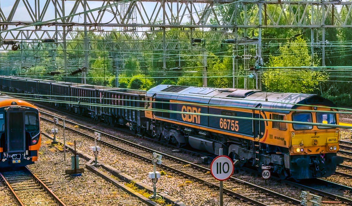 Shift 3/3 ✅ here’s a shot of 66755 from my walk into work this afternoon working 4H61 Small Heath to Hindlow.
Now it’s time 4 days off ☀️😎🍻 #Class66 #Shed #RailwayPhotography #TrainPhotography #Crewe #GBRf