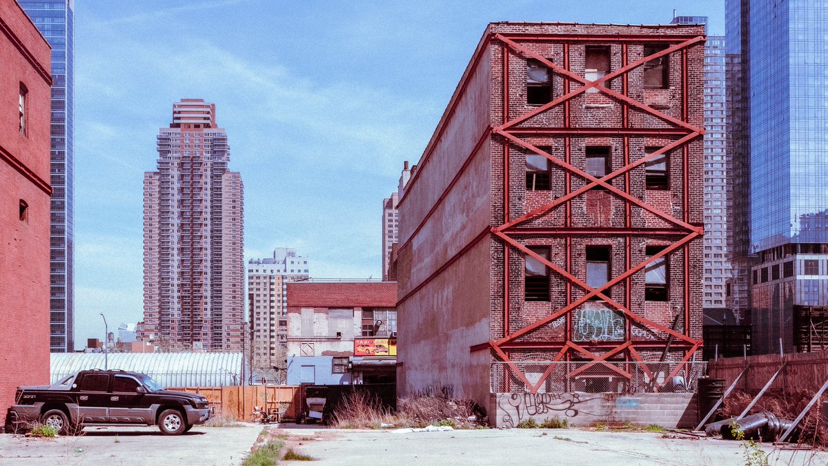 Member 1: <a href="/usersteen_eth/">Steen</a> 
--- 
Mint Steen's submission to the membership contract, 'Loading', below ⤵️