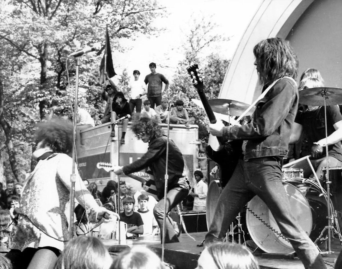 One of the greatest ever MC5 action shots. Leni Sinclair.