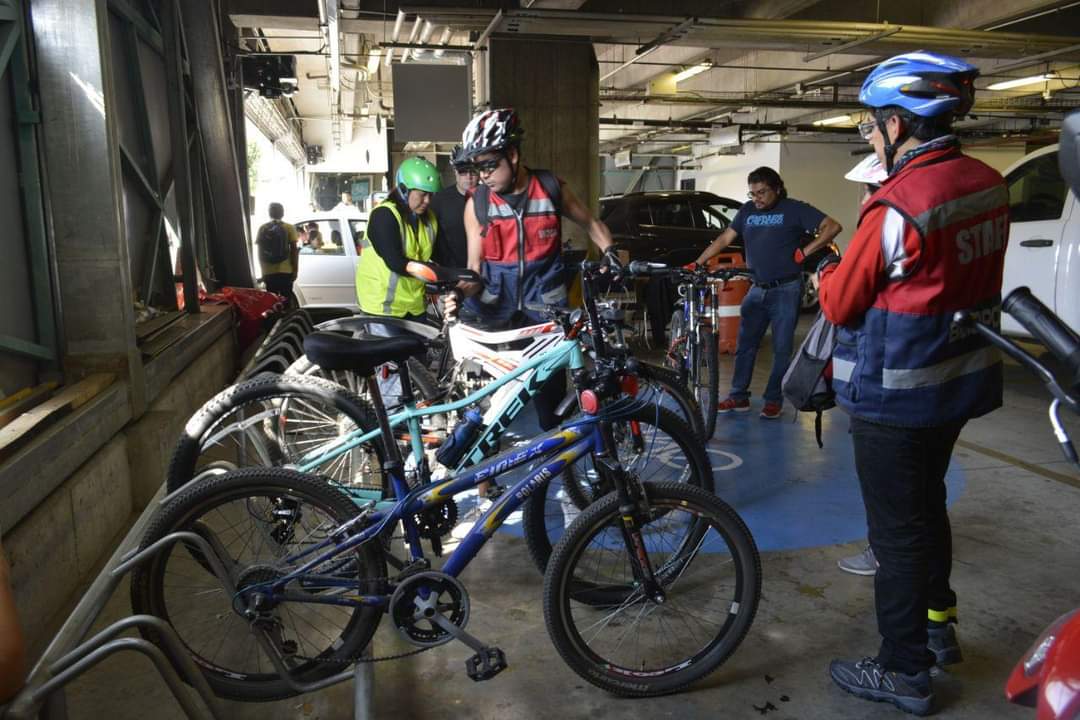 ConvencionesPue's tweet photo. 🚲¿Sabías que en @CExpositorPue contamos con estacionamiento gratuito para bicicletas? ¡Únete a nosotros y ayudemos al planeta mientras disfrutamos de la diversión en la #FeriaDePuebla! 🎡🌎
#FeriaSustentable #ExpoVerde https://t.co/109sVx4KWd