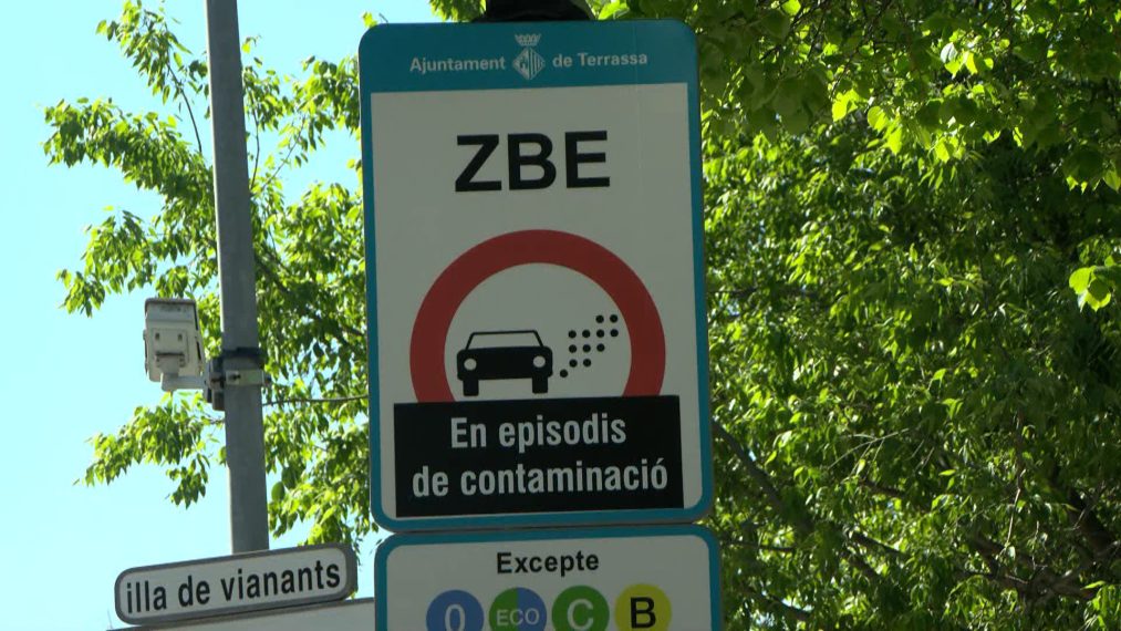 ⭕️🚙💨| Divendres entra en vigor a #Terrassa la Zona de Baixes Emissions ⚠️Està delimitada pel passeig 22 de Juliol, el parc de Vallparadís, les carreteres de Montcada i Martorell i l’eix Faraday – Josep Trueta ▶️Ho repassem a terrassadigital.cat/entra-en-vigor… #ZBE