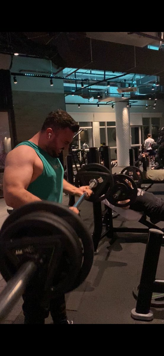 Kulağından yere airpods spawnlanınca haller