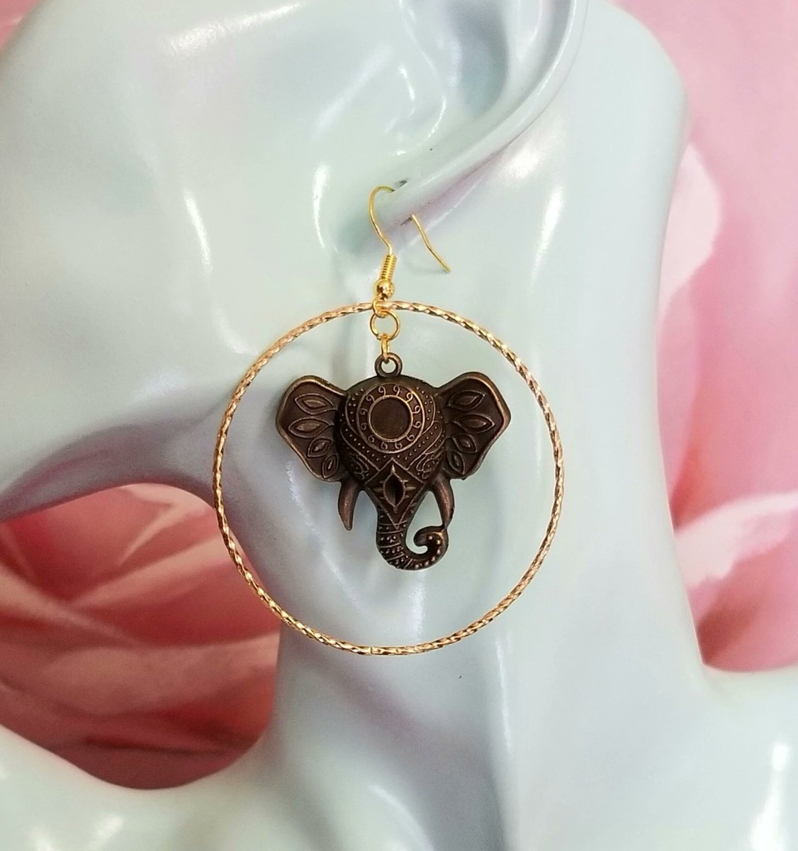 Elephant Hoop Earrings, 14k Gold Hoop Earrings, Bronze Elephant Earrings #jewelry #handmadejewelry #giftsforher #mothersdaygifts #graduationgift #earrings #goldearrings #hoopearrings #elephantearrings #elephant #elephants #bohemianjewelry

etsy.me/3xQ7E9S via @Etsy