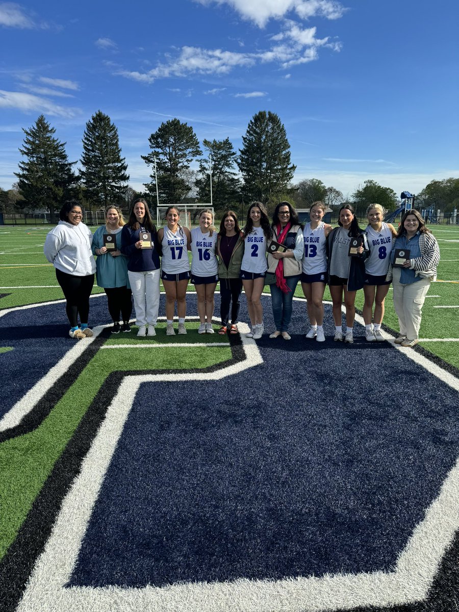 Our Senior @BigBlueGLax honored a teacher/staff member who has impacted their time @sps01907 today! Congratulations to out teachers and players! @callmeafinn @SwampStudent @PhilStacey_SN @itemlive