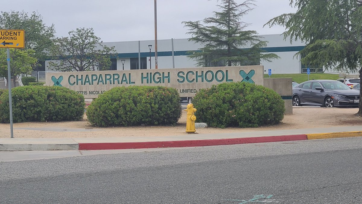 It's always great to see my guy @Coach_Ramer and witness one of his showcases for the @chaparralpumafb #WEoverME #PlayInTheHills #SoCaltoSoDak