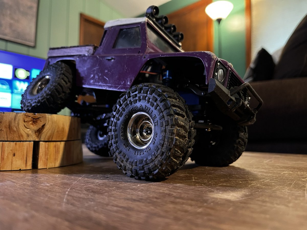Customized @Traxxas TRX4M Defender, with a fresh wooden bed.

#Traxxas