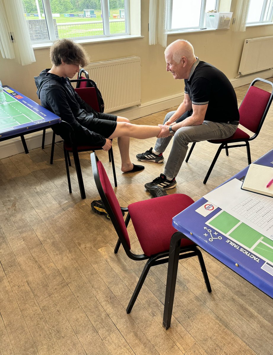 It really was brilliant to have my ex physio @TranmereRovers in at @AandKFootball this week…thanks Les parry … a great supporter of the youth and a good man..#education #wirralschools #support #appreciate @WirralCouncil