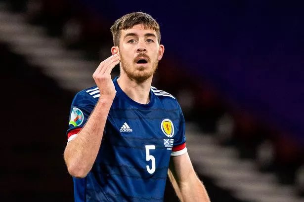 ❓| 𝙂𝙪𝙚𝙨𝙨 𝙬𝙝𝙤? Earlier on tonight we asked if you could identify the Scotland international behind the squares. If we zoom out and take away all the remaining squares we find that it's defender Declan Gallagher. Capped 9 times for Scotland all whilst he was contracted…