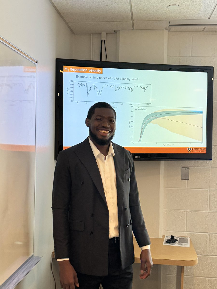 Progress report 📑
PhD student ❌
PhD candidate ✅…PhD in view 

I passed my candidacy exam, and words can’t really explain how elated I am.
3hr oral presentation 🥲

*** the smile in the second frame 🤪